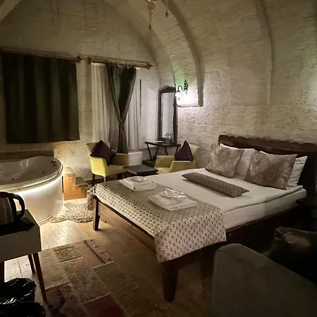 Heritage Cave Hotel *